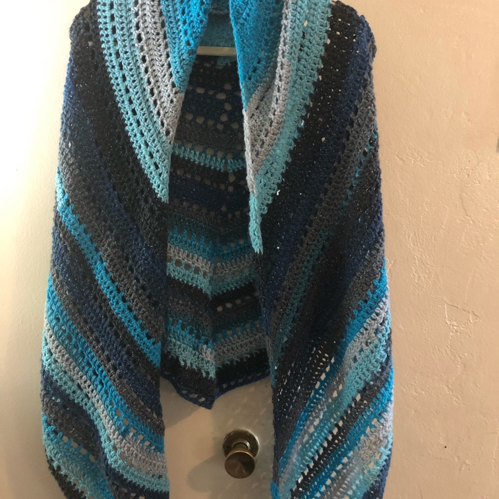 Handmade shawl - Picture 2 of 4